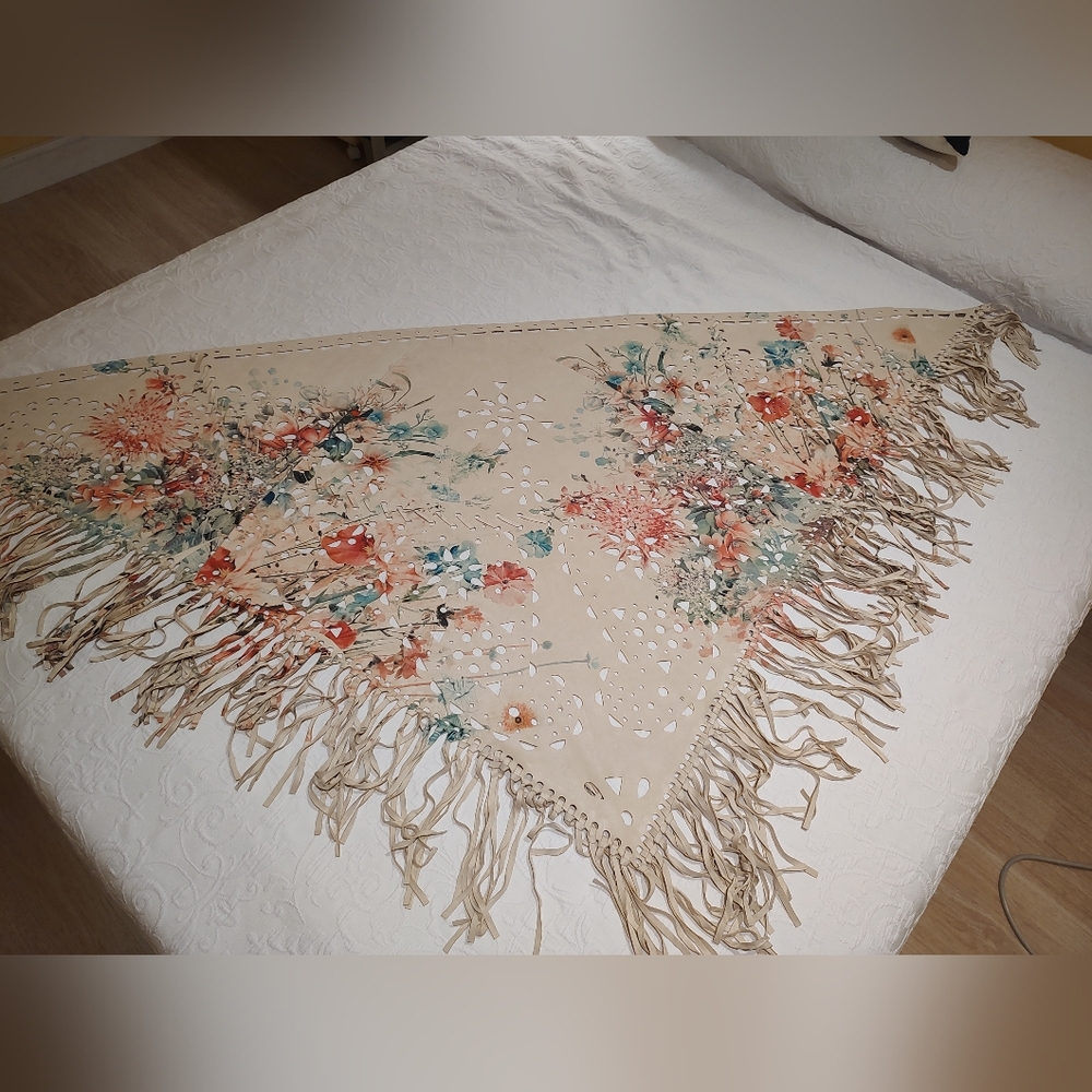 Swade Origami cape very pretty with fringe beautiful flowers like new